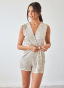Ολόσωμο σορτς με παγιέτες - Μπεζ - thefashionproject.gr - The Fashion Project