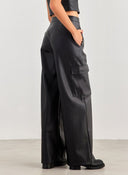 Παντελόνι cargo δερματίνη - Μαύρο - thefashionproject.gr - The Fashion Project