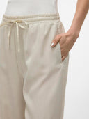 Παντελόνι σε loose γραμμή Vero Moda 10304898 - Μπεζ - thefashionproject.gr - VERO MODA