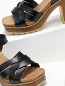 Πέδιλα με crossover λουράκια Refresh 171877 - Μαύρο - thefashionproject.gr - Refresh