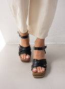 Πέδιλα με crossover λουράκια Refresh 171877 - Μαύρο - thefashionproject.gr - Refresh