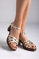 Πέδιλα με crossover λουράκια Refresh 172851 - Χρυσό - thefashionproject.gr - Refresh
