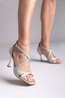 Πέδιλα με crossover λουράκια TFP - Χρυσό - thefashionproject.gr - TFP