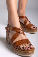 Πέδιλα με crossover σχέδιο Refresh 172847 - Ταμπά - thefashionproject.gr - Refresh