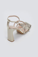 Πέδιλα με λεπτά λουράκια TFP - Χρυσό - thefashionproject.gr - TFP - 23895009003