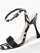 Πέδιλα με μπαρέτα και print tfp - Μαύρο - thefashionproject.gr - TFP