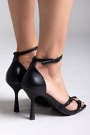 Πέδιλα με μπαρέτα ONLY 15340888 - Μαύρο - thefashionproject.gr - ONLY - 23629002002
