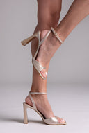 Πέδιλα με pattern TFP - Χρυσό - thefashionproject.gr - TFP - 23865009003