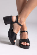 Πέδιλα χαμηλά με μπαρέτα TFP - Μαύρο - thefashionproject.gr - TFP - 23925002003