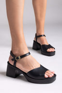 Πέδιλα χαμηλά με μπαρέτα TFP - Μαύρο - thefashionproject.gr - TFP - 23925002003