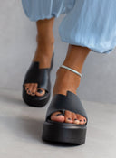 Flatforms δερμάτινα με άνιση φάσα estil