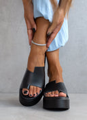 Flatforms δερμάτινα με άνιση φάσα estil