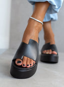 Flatforms δερμάτινα με άνιση φάσα estil