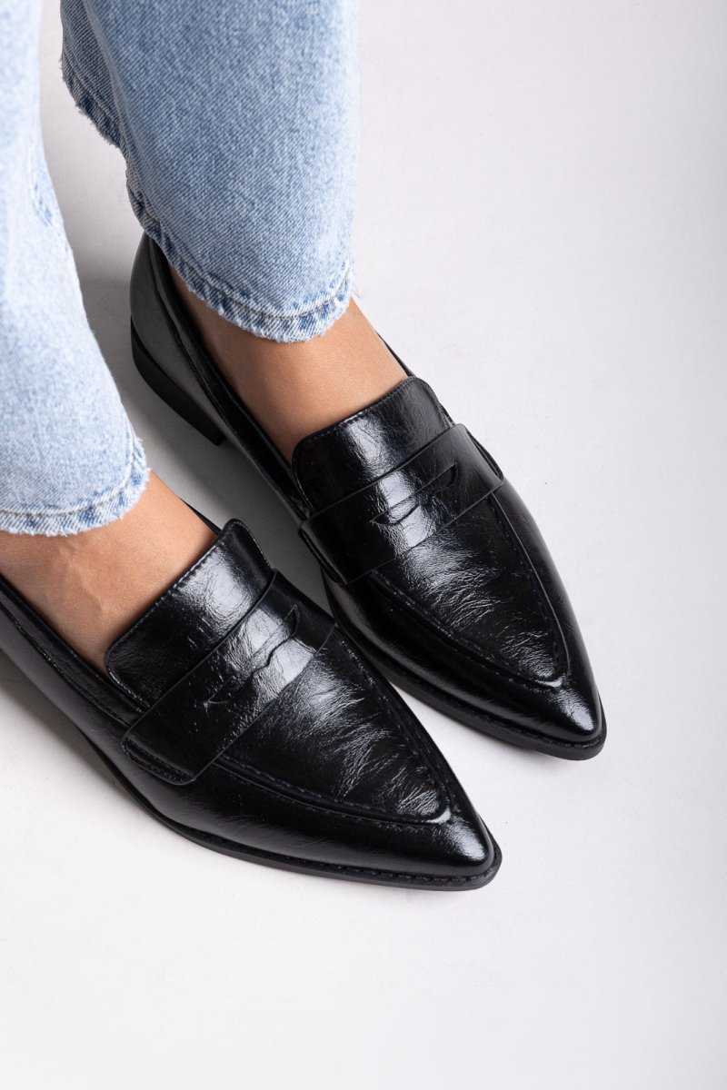 Pointed Flat Loafers Crinkled Patent - Black Crinkled Patent - thefashionproject.gr - VeraBloom