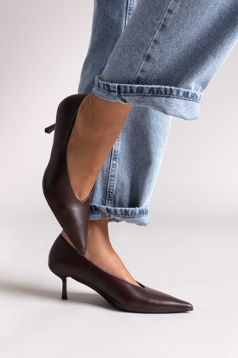 Pointed Pumps with Kitten Heel - Dark Brown Matte - thefashionproject.gr - Stephan
