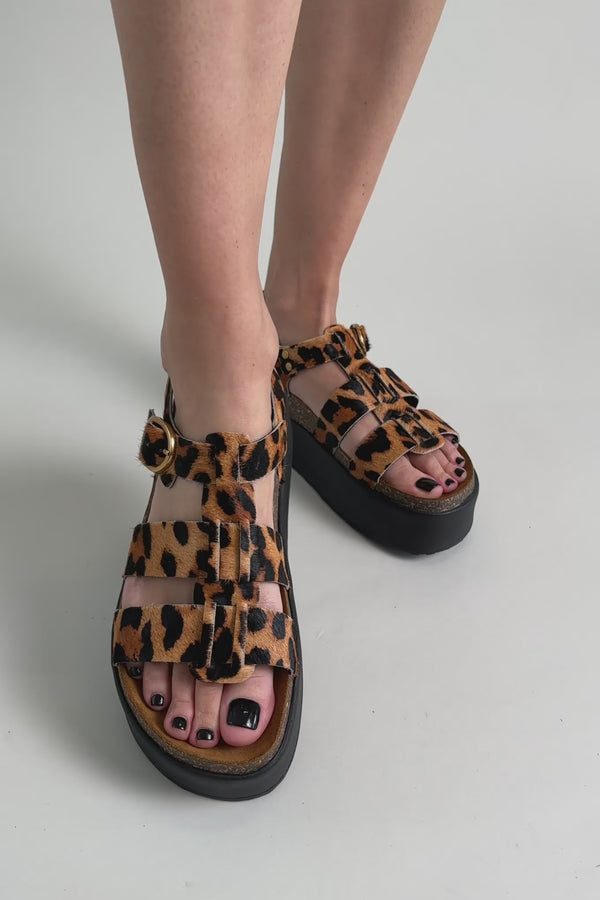 Σανδάλια flatforms δερμάτινα με print ATENEO