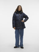 Puffer μπουφάν με εξωτερικές τσέπες Vero Moda 10294979 - Μπλε σκούρο - thefashionproject.gr - VERO MODA