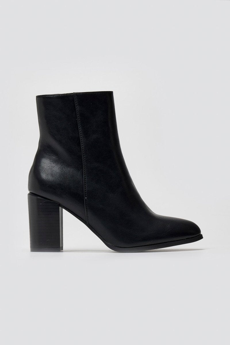 Round - Toe Ankle Boots with Block Heel - Black Matte - thefashionproject.gr - BOTEGGA 22