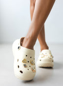 Σαμπό με διακοσμητικά και αλυσίδα - Μπεζ - thefashionproject.gr - The Fashion Project