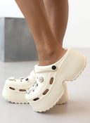 Σαμπό με ψηλή σόλα και διακοσμητικά - Μπεζ - thefashionproject.gr - The Fashion Project