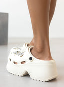 Σαμπό με ψηλή σόλα και διακοσμητικά - Μπεζ - thefashionproject.gr - The Fashion Project