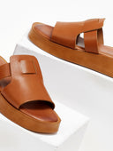 Σανδάλια δερμάτινα flatforms estil 