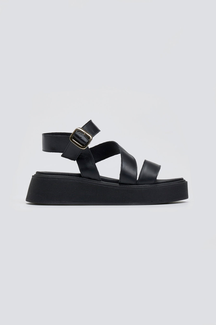 Σανδάλια δερμάτινα flatforms με φάσες Tfp