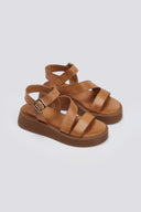 Σανδάλια δερμάτινα flatforms με φάσες Tfp