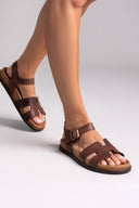 Σανδάλια δερμάτινα flatforms με μπαρέτα Carad