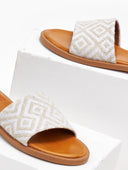 Σανδάλια δερμάτινα με boho σχέδιο estil