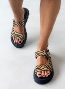 Σανδάλια flatforms από συνθετικό ponyskin με στρας TFP