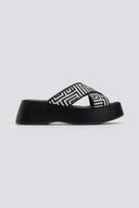 Σανδάλια flatforms crossover με print Estil