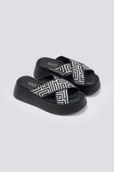 Σανδάλια flatforms crossover με print Estil
