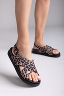 Σανδάλια flatforms crossover με print ONLY 15348046