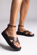 Σανδάλια flatforms crossover με print Tfp - Καφέ