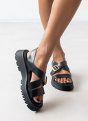 Σανδάλια flatforms δερμάτινα crossover TFP - Μαύρο - thefashionproject.gr - TFP