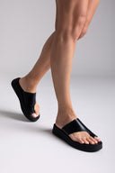Σανδάλια flatforms δερμάτινα με δάκτυλο Tfp