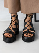Σανδάλια flatforms δερμάτινα με δέσιμο estil - Μαύρο - thefashionproject.gr - Estil