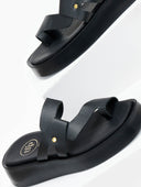 Σανδάλια flatforms δερμάτινα με ιδιαίτερη φάσα tfp