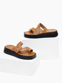 Σανδάλια flatforms δερμάτινα με ιδιαίτερη φάσα tfp