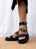 Σανδάλια flatforms δερμάτινα με λοξή φάσα TFP - Μαύρο - thefashionproject.gr - TFP