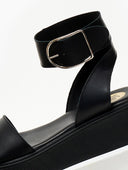 Σανδάλια flatforms δερμάτινα με μπαρέτα TFP