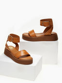 Σανδάλια flatforms δερμάτινα με μπαρέτα TFP