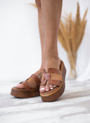 Σανδάλια flatforms δερμάτινα με περαστές φάσες Estil