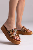 Σανδάλια flatforms δερμάτινα με ponyskin Estil