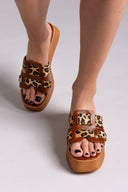 Σανδάλια flatforms δερμάτινα με ponyskin Estil