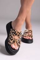 Σανδάλια flatforms δερμάτινα με print Estil
