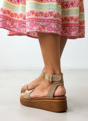 Σανδάλια flatforms καστόρινα Estil