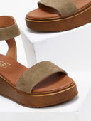 Σανδάλια flatforms καστόρινα Estil