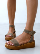 Σανδάλια flatforms καστόρινα Estil